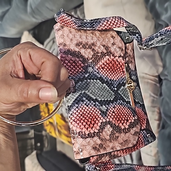 PRIMARK PYTHON colorful print small bag, with golden handle and straps - Picture 4 of 5